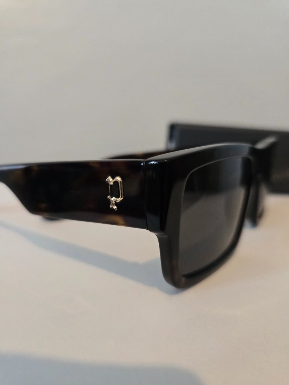 Police Design Unisex Square Sunglasses (made in Italy)